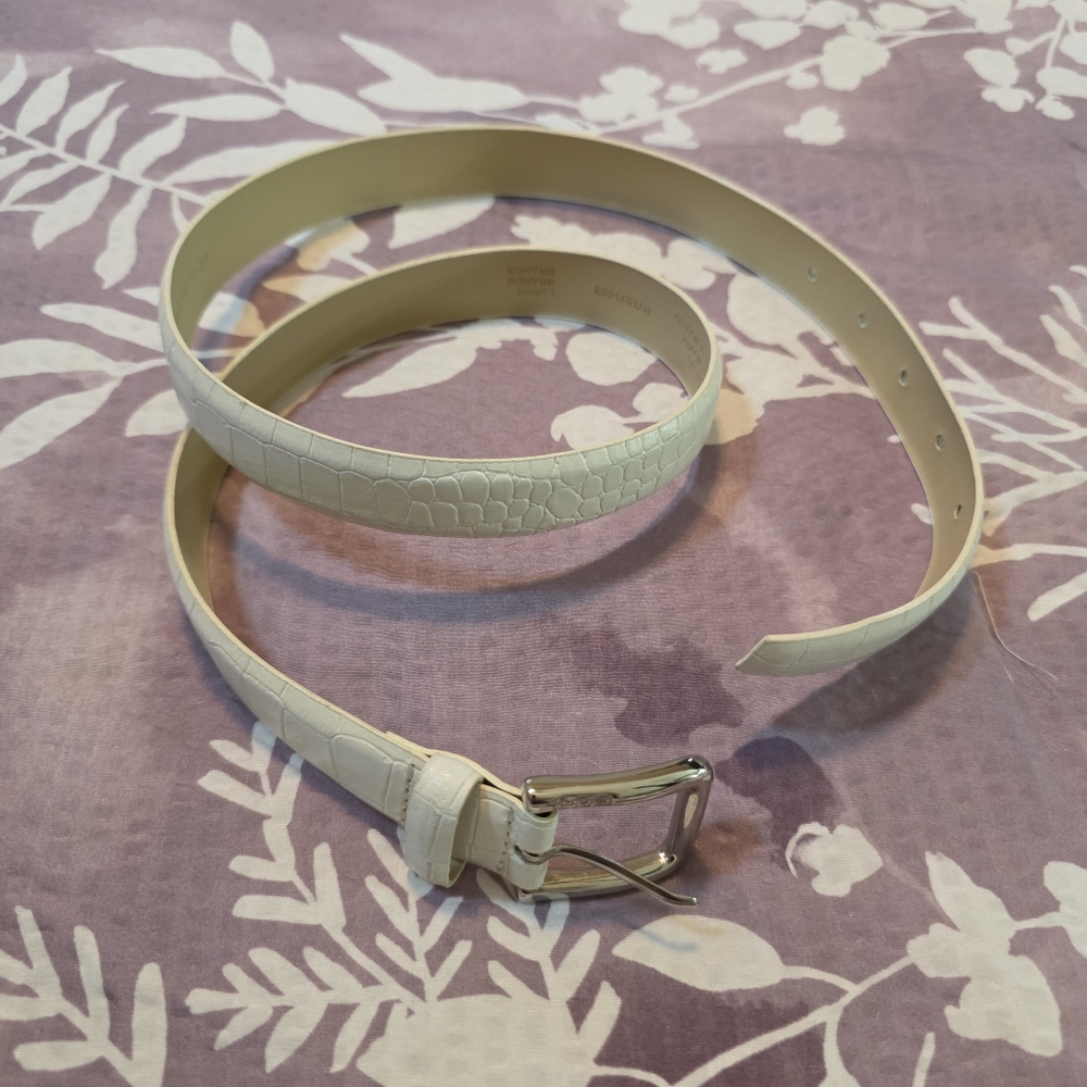 Liz Claiborne Cream Leather Belt with Silver Buckle Women's Size Large